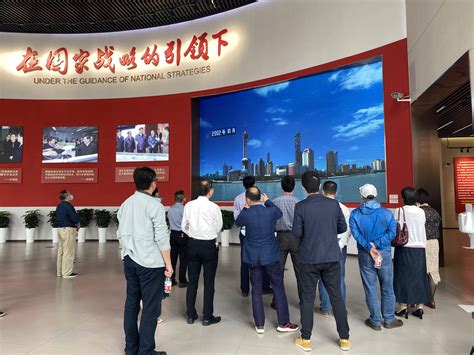 上海：浦东开发开放30周年大型景观亮相世博源-人民图片网