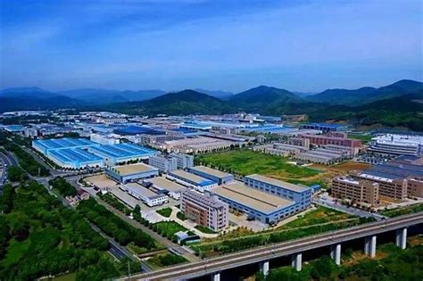 湖州市吴兴区百亿级装载机生产基地项目实现首台下线-新华网