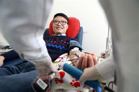 上海一在读博士无偿献血40次 刚获国家表彰又捐献血小板_健康_新民网