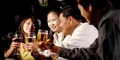 酒桌上的礼仪和敬酒词-会议知识-杭州伍方会议服务有限公司