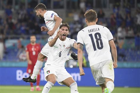 足球：意大利挺进欧锦赛决赛 - 封面新闻