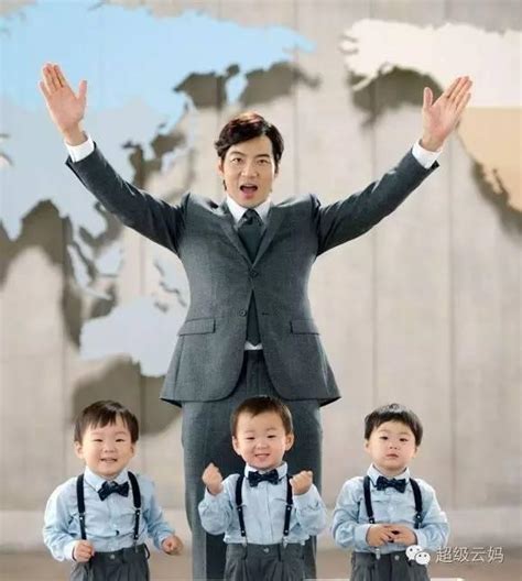 厉害了三胞胎大韩民国万岁爸爸!爸爸力max!!|三胞胎|宋一国|亲子节目_新浪新闻