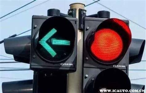 直行绿灯，左转弯红灯。从直行道进入左转弯待转区停下以后开启转向灯。算违章吗-百度经验