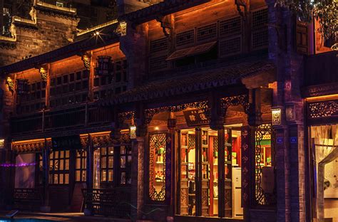 南京老门东，再现了老城南传统古民居风貌，夜色下尽显古香古色_历史