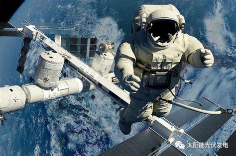 太空宇航员图片-在太空中漂浮的宇航员素材-高清图片-摄影照片-寻图免费打包下载