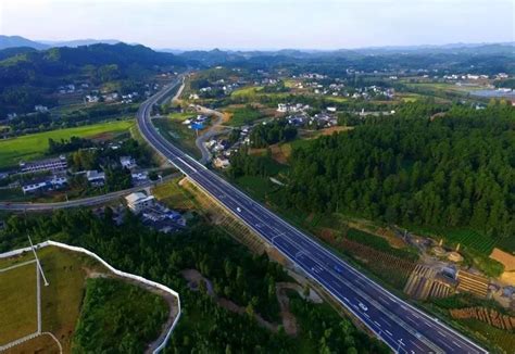 《人民日报》聚焦贵州：高速公路助推旅游产业发展提速_铜仁网