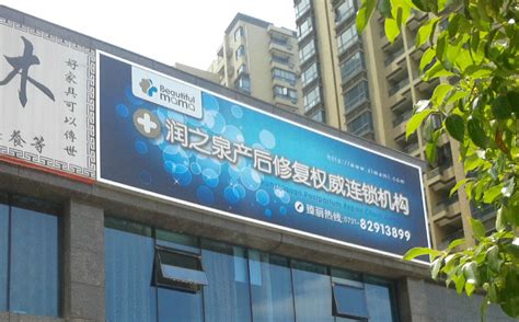 长沙招牌制作厂怎样设计及发光字门头广告牌的特点-长沙显示屏公司-湖南荣光广告制作公司
