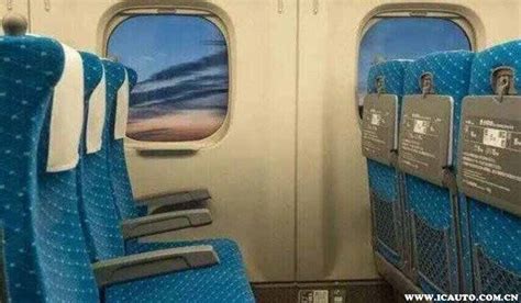 高铁上该不该给老人让座？