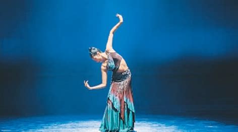 “2022中国顶尖舞者之夜”上演——展示年度优秀舞蹈人才作品-新华网