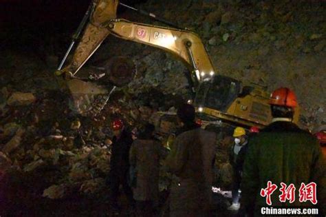 内蒙古一露天煤矿坍塌，民兵迅即行动参与救援，现场画面→(含视频)_手机新浪网