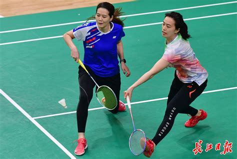 羽毛球女子双打 日本队2-1战胜丹麦队获得冠军-北京时间