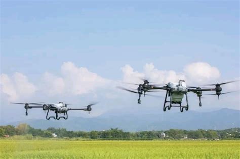 台湾研发小型无人机 无需跑道手掷起飞（组图）_新浪新闻