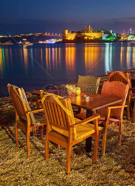 海边餐厅的精美餐桌布置高清图片下载-正版图片503591804-摄图网