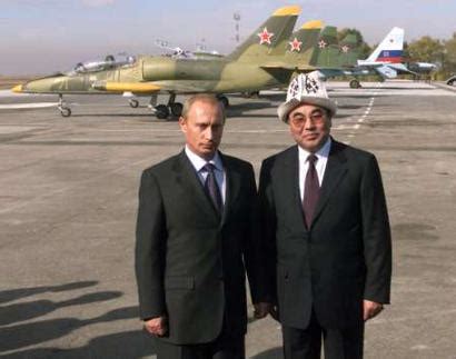 吉尔吉斯斯坦俄军基地开张 苏战机表演助兴(图)