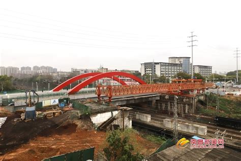 杭州亚运会重大交通保障项目沪杭高速公路临平段改建工程涉铁段主体结构顺利完工
