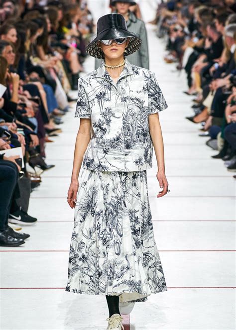 巴黎高定时装周|Fendi 2022春夏高定系列-CFW服装设计大赛