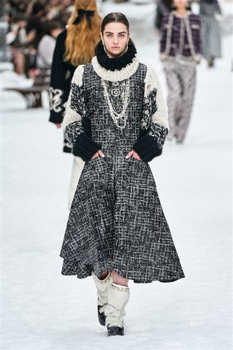 香奈儿的黑白浪漫丨Chanel 2020秋冬早秋系列-服装品牌新品-CFW服装设计网
