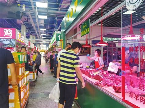 直击闵行陇南批发市场：菜价平稳、货源来自上海，“菜蛮多的，够挑！”