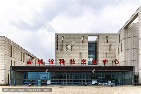 吉林市政府前灯光璀璨的牌楼景观高清图片下载_红动中国