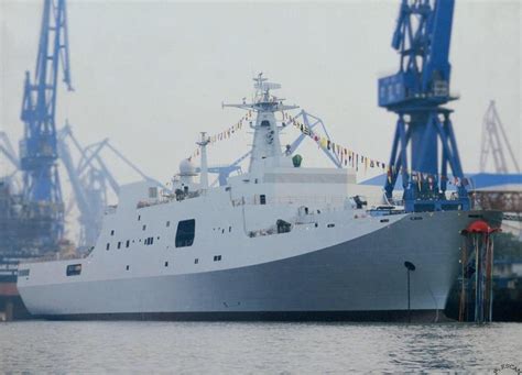 中国最后一艘071登陆舰亮相，以后不再建造，日本却忧心忡忡了|登陆舰|沪东|船坞登陆舰_新浪新闻