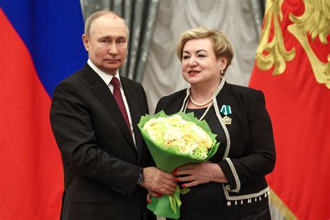 俄罗斯总统普京出席国家奖颁奖仪式