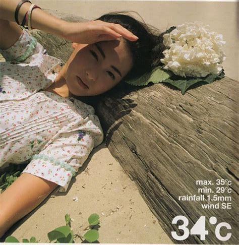 张柏芝1999年拍摄的写真书《任何天气》。