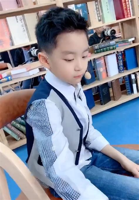 演员曹颖晒全家福，8岁儿子成最帅童星，一家都是实力演员__凤凰网
