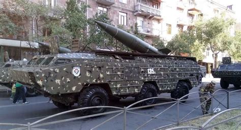超清现场！阿塞拜疆公布无人机打击敌军画面 坦克移动中瞬间被炸毁