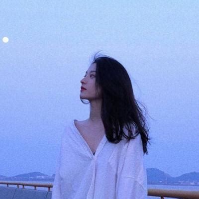 非主流女性侧面头像