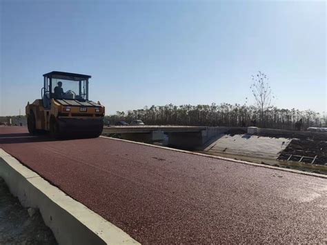 中国水电三局 基层动态 漯河项目首段沥青路面施工