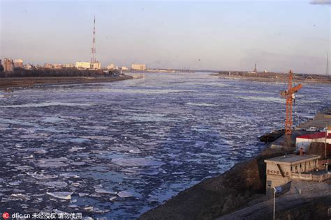 黑龙江黑河段开江跑冰排蔚为壮观 硕大流冰犹如中国地图--图片频道--人民网