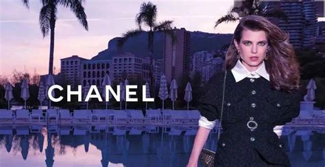 为庆祝盛大的周年时刻，香奈儿推出了周年品牌企划，第一支影片为《Inside Chanel》，聚焦这款世界上最具标志性之一的香水它背后所蕴含的 ...