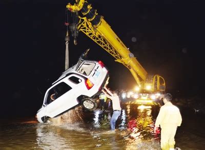 一司机驾车坠入巢湖某深水塘 1人逃出2人不幸遇难_安徽频道_凤凰网