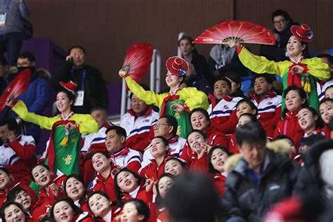 时隔13年 朝鲜美女拉拉队抵韩_凤凰体育