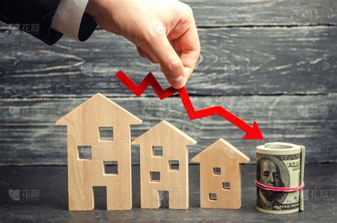 房地产价格的下降。人口减少。对抵押贷款的利息下降。减少购买住房的需求。能效低, 公用事业价格低廉。向