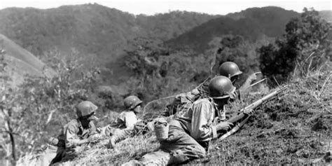 二战时，美国一士兵架2挺机枪打光3万发子弹成功击退3千日军！|日军|子弹|士兵_新浪新闻