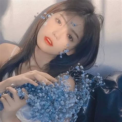 花瓣美女头像图片