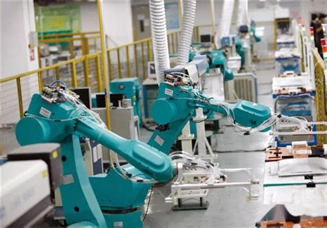 新松多可协作机器人助力电子制造产业升级__财经头条