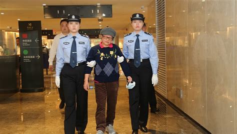 潜逃境外23年的郭洁芳回国投案，“百名红通人员”已归案62人|界面新闻 · 中国