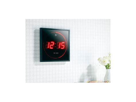 Horloge digitale radio-pilotée rouge - Conforama
