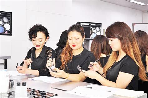 日本知名化妆品专柜导购第三轮视频面试/符合条件可随时安排面试 - 威海樱泉国际经济技术合作有限公司