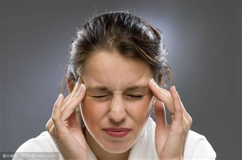 突然头痛怎么办最快最有效（头痛发作如何缓解？推荐这4个方法，并不难做到） | 说明书网