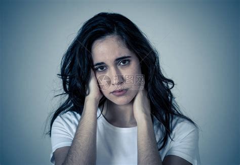 抑郁症的女人高清摄影大图-千库网