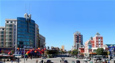 哈尔滨，中国-2017 年 1 月 20 日︰ 入口门中央大道 （中阳街）。中央大街始建于 1898 年，它现在是一个名副其实的欧洲建筑风格 ...