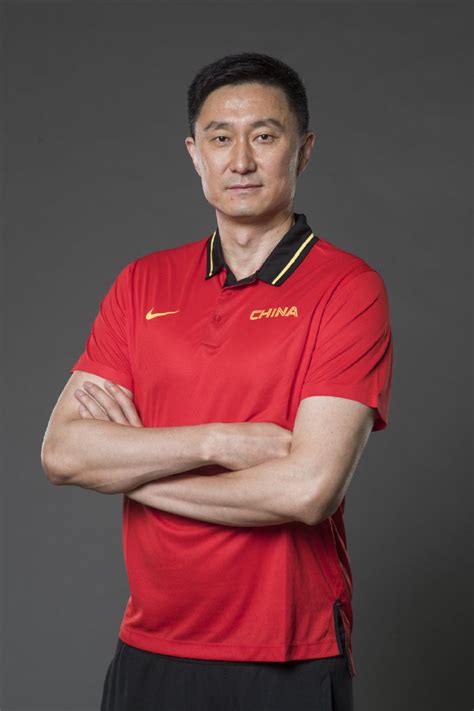 中国篮协决定：李楠不再担任中国男篮主帅，CBA总冠军教头杜锋上任
