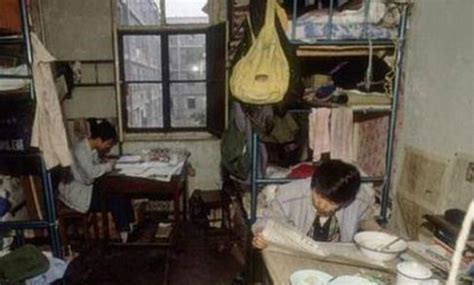 没有手机的八十年代，学生们在宿舍里的生活 - 派谷照片修复翻新上色