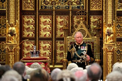 英国国王查尔斯三世在登基仪式上发表讲话
