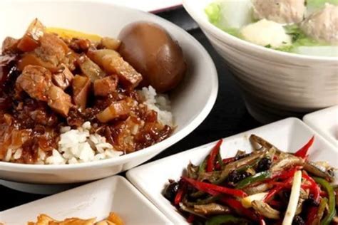 《中国中式米饭快餐品类发展报告2022》：智能烹饪成品类升级点-36氪