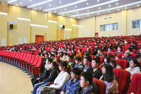 长望学院举办2019级学生日常管理教育系列讲座