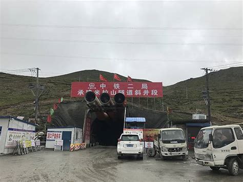西藏米拉山隧道工程完工70% 拉萨至林芝行车时间将减半|界面新闻 · 中国